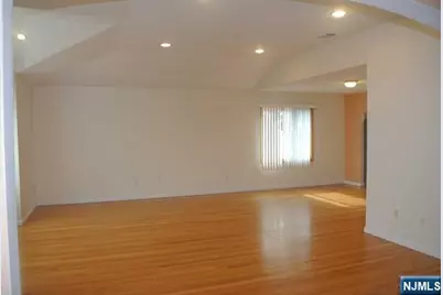 69 Summit Avenue 2 #2, Elmwood Park, NJ 07407 - Photo 8