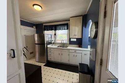 28 Van Houten Street, Bergenfield, NJ 07621 - Photo 30
