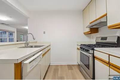 25 Markham Circle, Englewood, NJ 07631 - Photo 8