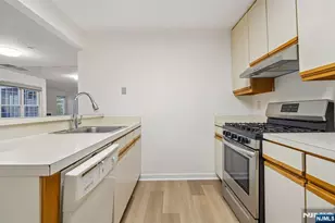 25 Markham Cir, Englewood, NJ 07631 - Photo 8