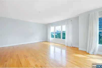 337 The Promenade 337 #337, Edgewater, NJ 07013 - Photo 4