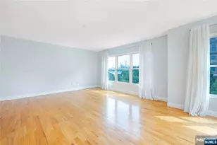337 The Promenade 337, Edgewater, NJ 07013 - Photo 4