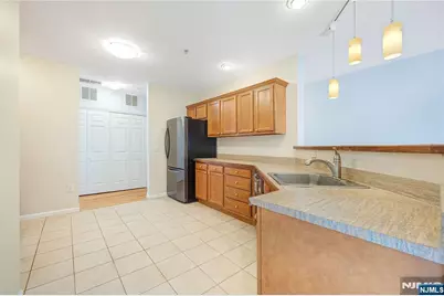 337 The Promenade 337 #337, Edgewater, NJ 07013 - Photo 14