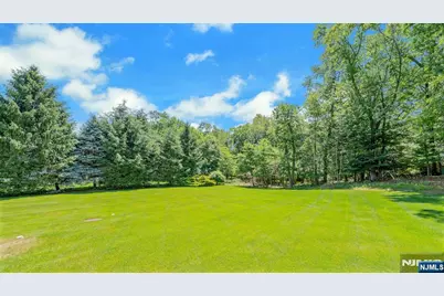 210 Woodmere Court, Franklin Lakes, NJ 07417 - Photo 20
