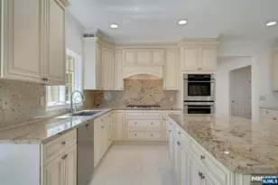 210 Woodmere Ct, Franklin Lakes, NJ 07417 - Photo 8