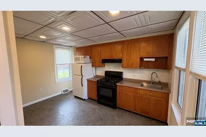 107 3rd Avenue 1st Floor #1st Floor, Hawthorne, NJ 07506 - Photo 4