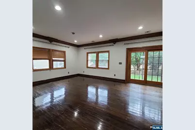 526 Moonachie Avenue, Wood Ridge, NJ 07075 - Photo 8