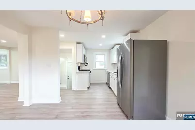 564 Maple Avenue, Teaneck Township, NJ 07666 - Photo 12
