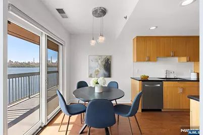 202 Adams Court, Edgewater, NJ 07020 - Photo 10