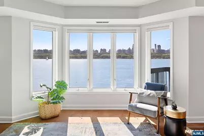 202 Adams Court, Edgewater, NJ 07020 - Photo 4