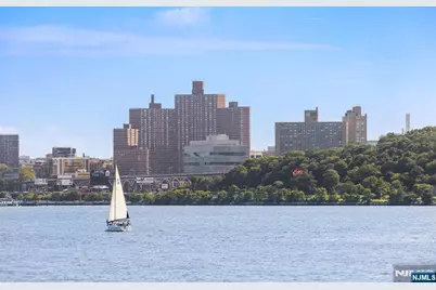 202 Adams Court, Edgewater, NJ 07020 - Photo 18