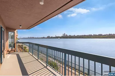 202 Adams Court, Edgewater, NJ 07020 - Photo 12