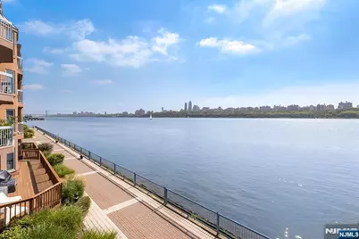 202 Adams Court, Edgewater, NJ 07020 - Photo 6