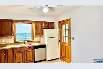 844 Elizabeth Street 2 #2, Ridgefield, NJ 07657 - Photo 8
