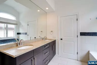 415 Westview Place, Fort Lee, NJ 07024 - Photo 18