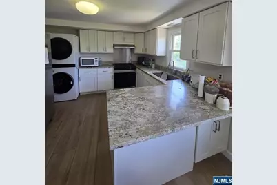 360 New York Avenue 2nd Floor #2nd floor, Lyndhurst Township, NJ 07071 - Photo 4