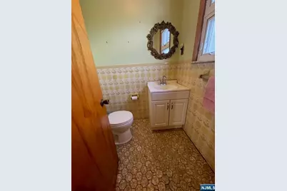 330 Stuyvesant Avenue 1 #1, Lyndhurst Township, NJ 07071 - Photo 18