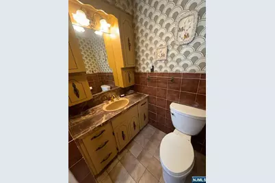 330 Stuyvesant Avenue 1 #1, Lyndhurst Township, NJ 07071 - Photo 12