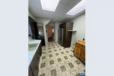 330 Stuyvesant Avenue 1 #1, Lyndhurst Township, NJ 07071 - Photo 6