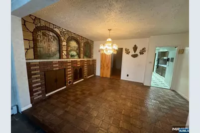 330 Stuyvesant Avenue 1 #1, Lyndhurst Township, NJ 07071 - Photo 4