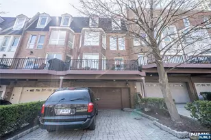 130 Kensington Dr, Fort Lee, NJ 07024 - Photo 40