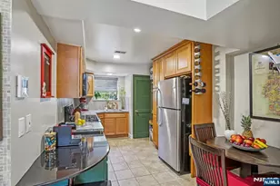 272-276 Walnut 6D, Newark, NJ 07105 - Photo 10