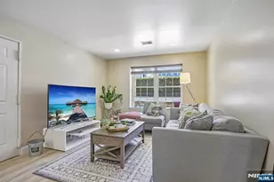 272-276 Walnut 6D, Newark, NJ 07105 - Photo 4