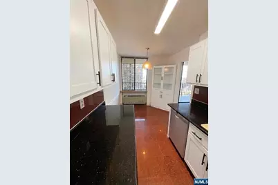 300 Winston Drive 1020 #1020, Cliffside Park, NJ 07010 - Photo 8