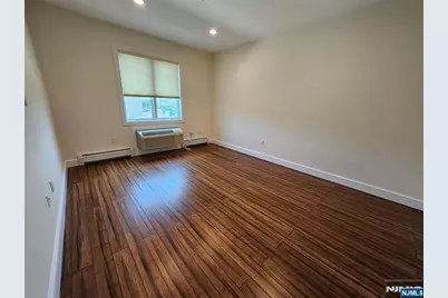 125 W Central Boulevard 204 #204, Palisades Park, NJ 07650 - Photo 4