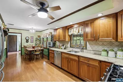 15 Bourbon Street, Wayne, NJ 07470 - Photo 10