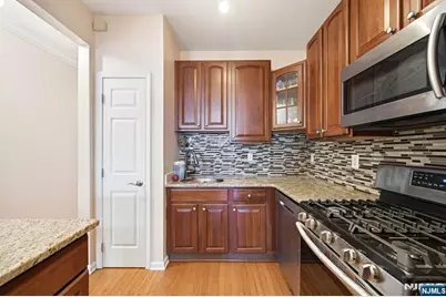 424 Hartford Drive, Nutley, NJ 07110 - Photo 4
