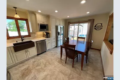321 Thomas Avenue, Lyndhurst Township, NJ 07071 - Photo 14