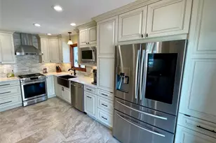 321 Thomas Ave, Lyndhurst Township, NJ 07071 - Photo 8