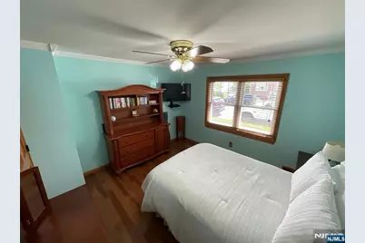 321 Thomas Avenue, Lyndhurst Township, NJ 07071 - Photo 16