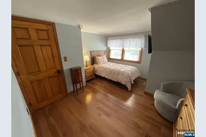 321 Thomas Avenue, Lyndhurst Township, NJ 07071 - Photo 28