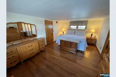 321 Thomas Avenue, Lyndhurst Township, NJ 07071 - Photo 24