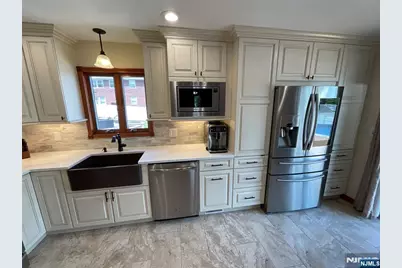 321 Thomas Avenue, Lyndhurst Township, NJ 07071 - Photo 12