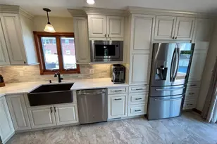 321 Thomas Ave, Lyndhurst Township, NJ 07071 - Photo 12