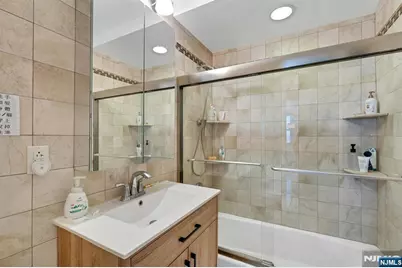 2000 Linwood Avenue 16J #16J, Fort Lee, NJ 07024 - Photo 14