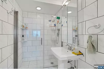 2000 Linwood Avenue 16J #16J, Fort Lee, NJ 07024 - Photo 10
