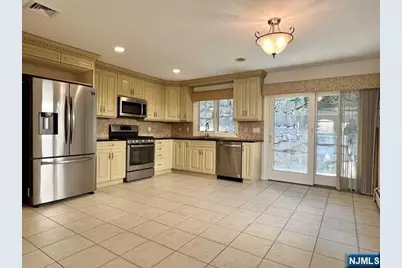 696 Undercliff Avenue, Edgewater, NJ 07020 - Photo 6