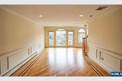 696 Undercliff Avenue, Edgewater, NJ 07020 - Photo 4
