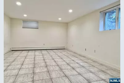 696 Undercliff Avenue, Edgewater, NJ 07020 - Photo 18