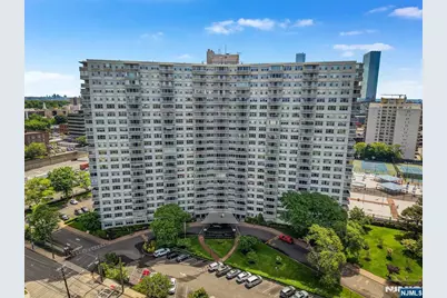 2100 Linwood Avenue 3E #3E, Fort Lee, NJ 07024 - Photo 1