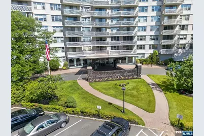 2100 Linwood Avenue 3E #3E, Fort Lee, NJ 07024 - Photo 2
