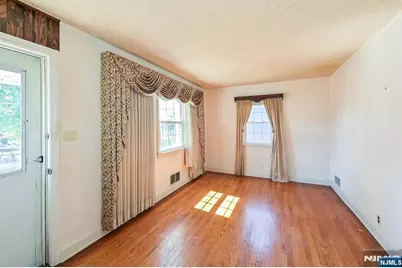 43 Urma Place, Saddle Brook Township, NJ 07663 - Photo 14