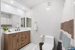 300 Winston Dr L5, Cliffside Park, NJ 07010 - Photo 20