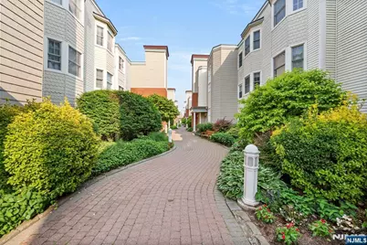 108 The Promenade 108 #108, Edgewater, NJ 07020 - Photo 2