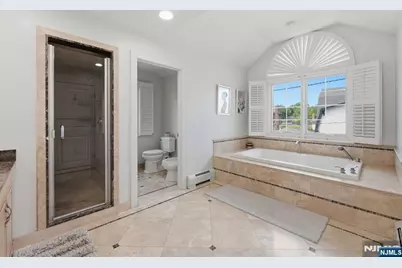 70 McElroy Avenue, Fort Lee, NJ 07024 - Photo 32