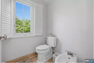 70 McElroy Avenue, Fort Lee, NJ 07024 - Photo 34